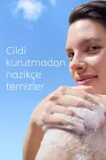 ژل دوش نرم کننده کرم ۷۵۰ میلی لیتر، ویتامین C و E، روغن بادام، مرطوب کننده، با هدیه پنبه