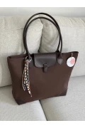 کیف دوشی بزرگ قهوه‌ای با جزئیات CHARM