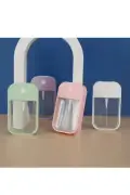 یک عدد بطری اسپری ضدعفونی‌کننده رنگی مناسب برای کیف