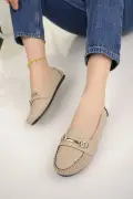 کفش روزمره زنانه بژ با بند زنجیری و کفی راحت و سبک