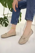 کفش روزمره زنانه بژ با بند زنجیری و کفی راحت و سبک