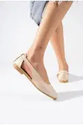 کفش راحتی زنانه با کناره‌های باز و طراحی ارگونومیک از جنس چرم