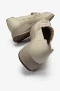کفش راحتی زنانه از چرم طبیعی مدل مادر رنگ بژ