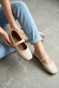 کرم زنانه با سگک طلایی، سبک و راحت، کف اورتپدیک، کفش زنانه مادر برای محیط کار و استفاده روزمره