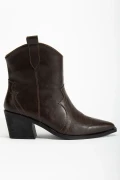 چکمه کوتاه وسترن کلاسی با چرم مات قهوه‌ای تند