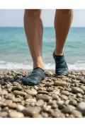 کفش دریایی با زیره ضد لغزش طرح سیاه و آبی - کفش انعطاف‌پذیر برای ساحل و استخر - پاپوش دریایی