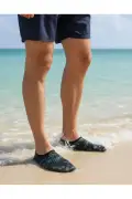 کفش دریایی با زیره ضد لغزش طرح سیاه و آبی - کفش انعطاف‌پذیر برای ساحل و استخر - پاپوش دریایی
