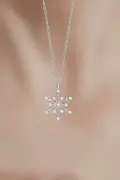 گردنبند برف‌چین با سنگ سفید و زنجیر نقره 925 عیار