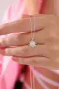 گردنبند مدل خورشید با سنگ زبرجد سفید و زنجیر نقره 925 عیار