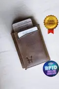 کیف کارت مردانه قهوه‌ای با مکانیزم اتوماتیک و محافظ RFID از چرم طبیعی Pescol