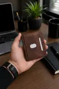 کیف پول یونیسکس چرم مصنوعی سوئدی طراحی ویژه قابل شخصی‌سازی - قهوه‌ای