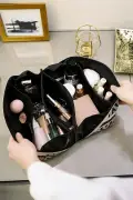 کیف آرایشی تقسیم‌بندی شده مسافرتی سازمان‌دهنده