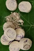پیلینگ صورت و بدن سفیدکننده سنگ روشر با خاصیت لایه‌برداری از پوست مرده 6 عددی (سنگ حمام ایران)
