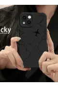 کاور مات سیاه با طرح نقشه مناسب برای آیفون 13 و 14، مقاوم در برابر ضربه و دارای محافظ دوربین نرم