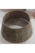 سبد حصیری زیر درخت کریسمس