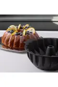 قالب کیک گرد مشکی شارک سوئیسی