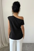 بلوز زنانه مشکی با جزئیات یک شانه از پارچه اسکوبا کرب