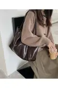 کیف زنانه دوشی و دستی مدل نرم قهوه‌ای روشن