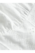 تاپ کراپ با طرح گلدوزی سفید و یقه باز، بلوز با طرح گلدوزی سفید