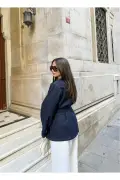 کت جین زنانه آبی تیره با کمربند طراحی مدرن