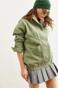 کت جین بلند زنانه با جیب و زیپ و دکمه در رنگ خاکی CKT-19000258