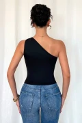 بلوز با جزئیات اکسسوری یک شانه JT9399