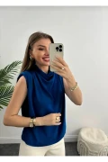 بلوز زنانه یقه دگمه‌ای با شانه‌های پد دار