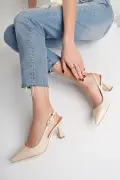 کفش پاشنه‌دار زنانه با بند چرم و پشت باز