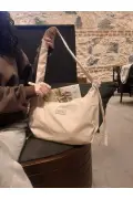 کیف کلاهی زنانه کرم رنگ با آستر و جزئیات پاپیونی و زیپ دار