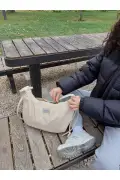 کیف کلاهی زنانه کرم رنگ با آستر و جزئیات پاپیونی و زیپ دار