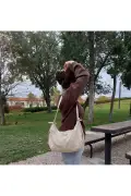 کیف کلاهی زنانه کرم رنگ با آستر و جزئیات پاپیونی و زیپ دار