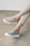 کفش روزمره مردانه رنگ بژ با زیره سفید 317