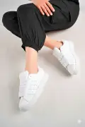 کفش ورزشی زنانه سفید با دوخت راحت و ضمانت