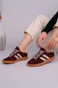 کفش ورزشی بنددار با کفی ارتوپدیک و لبه بژ رنگی