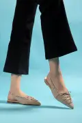 کفش روزمره زنانه پاشنه‌دار نوک تیز با زیره ارتوپدی