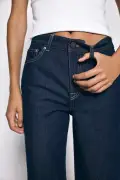 جین فاق بلند با پاهای راست عریض