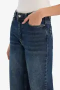 شلوار جین بیکینی با کمر بلند و قد مچ پا مدل D8154AX25AU