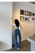 شلوار گشاد زنانه با طراحی خاص و رنگ آبی با کمر بلند
