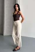 جین کمر جذب با پاچه برش خورده بژ