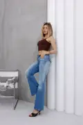 شلوار جین زنانه کمر پایین با شستشوی لیزری و پاچه اسپانیایی
