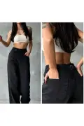 جین سیاه با طراحی گشاد و راحت