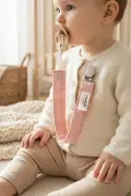 گیره دندان‌گیر نوزاد با کلیپس ۳ عددی زنجیر پستانک طرح دخترانه رنگ صورتی