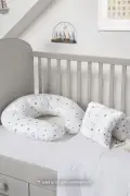 مادر و کودک و بالش حمایت کننده