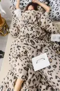 ست روتختی دو نفره با ملحفه کشدار طرح پلنگی قهوه‌ای