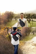 کیف دوشی و کمری مشکی با ویژگی‌های پارچه ضد آب و زیپ