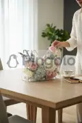 کیف آکریلیک شفاف مستطیلی با لوازم طلایی (داخل خالی) - سایز کوچک (32x19 سانتیمتر)