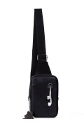 کیف گوشی مردانه مشکی از جنس چرم طبیعی با بخش مخصوص کیف پول و خروجی هدفون USB، مناسب برای استفاده به صورت کراس بادی و دوشی