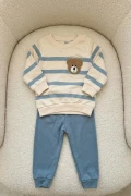 ست لباس نوزادی دو تکه با طرح خطی و دکمه دار روی شانه، مناسب برای فصل، سایز 3-6-9-12 ماه