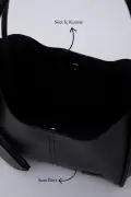 کیف دستی و دوشی زنانه با کیف آرایشی و جیب چسبی از چرم مصنوعی مدل Siyah Shk108