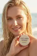فونداسیون فشرده ضد چروک با پوشش بالا SPF50 ضد آب - رنگ روشن